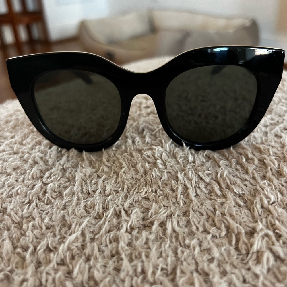 Le Specs Glossy Black Cat-Eye Sunglasses air heart style 160275